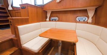 Yachtcharter Advantage 42 (3Cab/2WC) salon