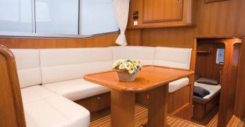 Yachtcharter Advantage 42 (3Cab/2WC) Salon