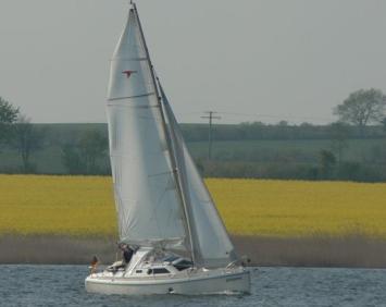 Yachtcharter Etap 26 i (1Cab/1WC) Seitenansicht