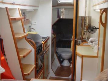 Yachtcharter Tiki 38 (4Cab/1WC) Pantry, WC