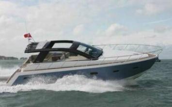 Yachtcharter Sealine SC47 (2Cab/2WC) Seitenansicht