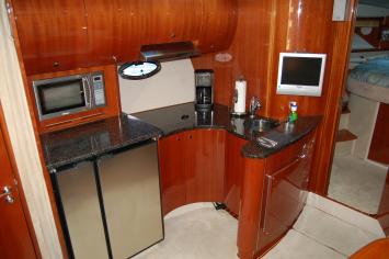 Yachtcharter Four Winns 378 Vista Pantry