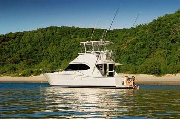 Yachtcharter Riviera 38 Open (2Cab/1WC) Seitenansicht