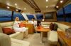 Yachtcharter Riviera 38 Open (2Cab/1WC) Salon