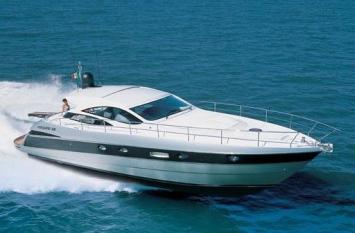 Yachtcharter Pershing 50 (3Cab/3WC) Seitenansicht