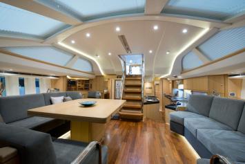 Yachtcharter Oyster 625 (4Cab/3WC) Salon