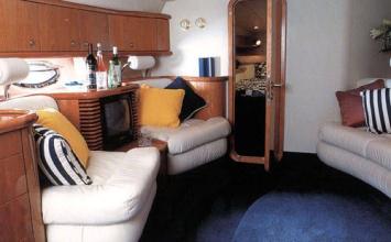 Yachtcharter superhawk 48 saloon