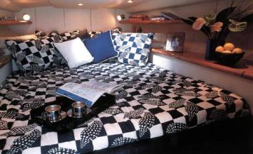 Yachtcharter superhawk 48 cabin