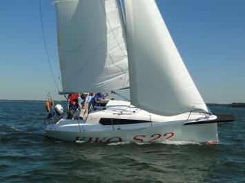 Yachtcharter Viko S 22 Seitenansicht