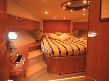 Yachtcharter Sunseeker Predator 68 Kabine
