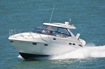 Yachtcharter Sealine_S41_Seite Bug