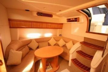 Yachtcharter Sealine_S41_Salon