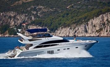 Yachtcharter Princess 62 Seitenansicht