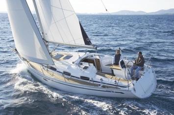 Yachtcharter Bavaria 35 2cab side