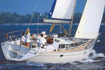 Yachtcharter Feeling 446 (4Cab/2WC) Heck Seite