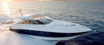 Yachtcharter Princess V56 Seitenansicht