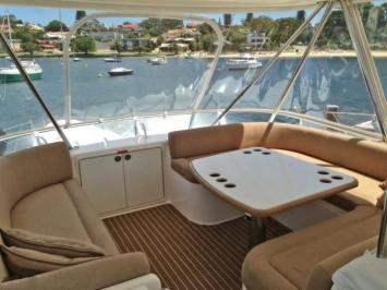 Yachtcharter Riviera 51 Open Flybridge