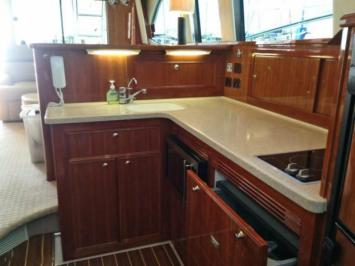 Yachtcharter Riviera 51 Open Flybridge Pantry