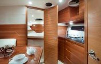 Yachtcharter Galeon 325 Open (2Cab/1WC) Salon