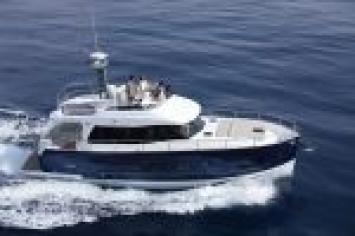 Yachtcharter Azimut Magellano 43 Flybridge Seitenansicht