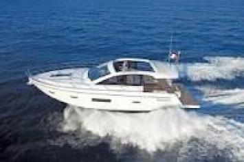 Yachtcharter Sealine SC 42 Seitenansicht