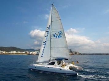 Yachtcharter Suncat 42 (4+2Cab/2WC) Seitenansicht