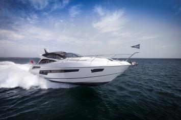 Yachtcharter Sunseeker Predator 68 Seite Bugjpg