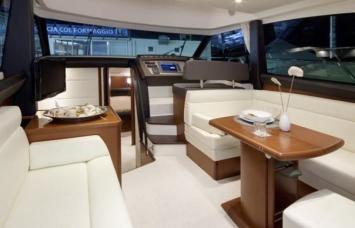 Yachtcharter Prestige 400 Fly Salon