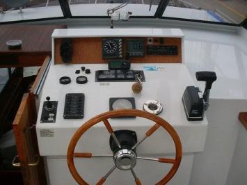 Yachtcharter Vri Jon Contessa 37 Steuerstand