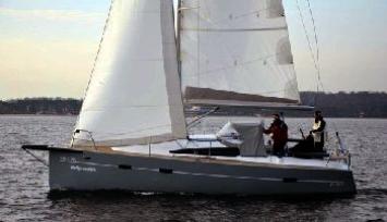 Yachtcharter Viko 30 (2Cab/1WC) Seitenansicht