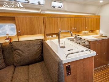 Yachtcharter Hanse 445 Pantry