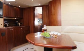 Yachtcharter saloon sunseeker portofino 53