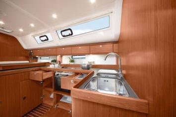 Yachtcharter Bavaria Cruiser 51 3cab Kitchen