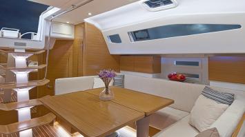 Yachtcharter Elan 494 Impression Innen3