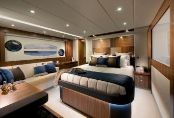 Yachtcharter Riviera 6000 Sport Yacht innen3
