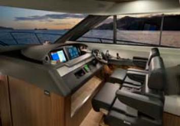 Yachtcharter Riviera 6000 Sport Yacht innen4