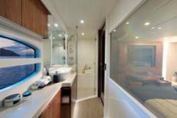 Yachtcharter Riviera 6000 Sport Yacht innen6