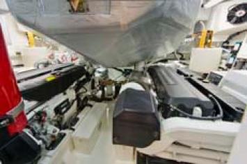 Yachtcharter Riviera 6000 Sport Yacht innen9