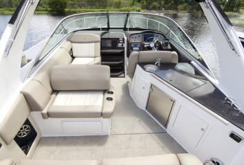 Yachtcharter Regal 32 Express auÃen3