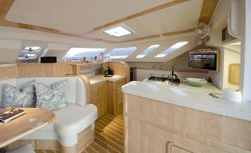 Yachtcharter Knysna 500 innen3