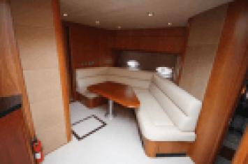 Yachtcharter Sunseeker Predator 62 innen4