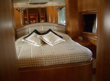 Yachtcharter Elegance 82 innen3