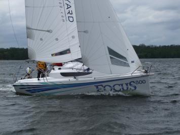 Yachtcharter focus 800 racer 3
