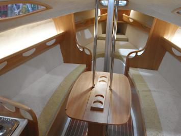 Yachtcharter focus 800 racer 8