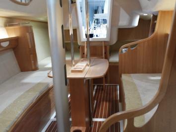 Yachtcharter focus 800 racer 9