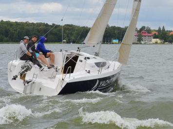Yachtcharter focus 800 performance 3