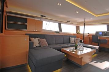 Yachtcharter Fountaine Pajot VICTORIA 67 saloon YKR_3461