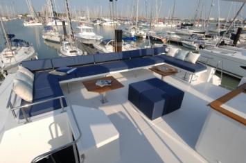 Yachtcharter Fountaine Pajot VICTORIA 67 upper deck lounge YKR_3432