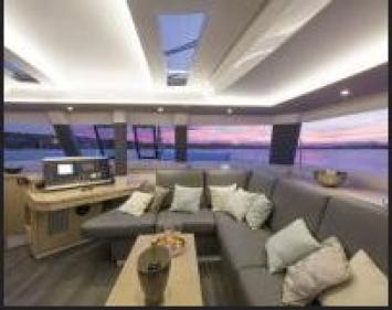 Yachtcharter Saba 50 (6+2Cab, 6WC) Salon