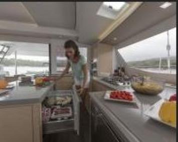 Yachtcharter Saba 50 (6+2Cab, 6WC) Pantry